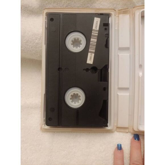 Universal Studios BABE (VHS, 1995) - Picture 8 of 8